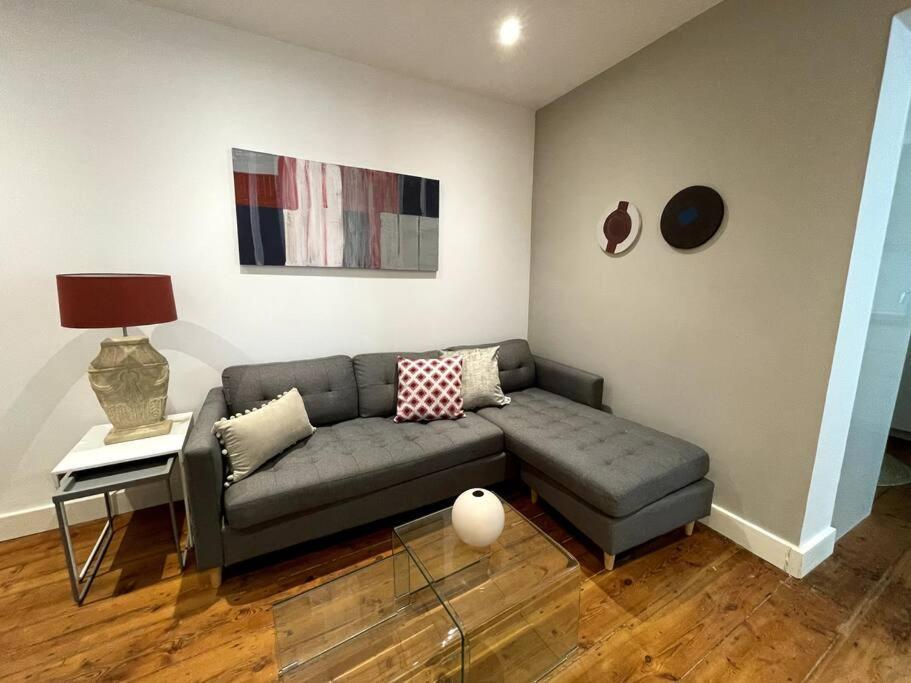 Stylish 2Br Contemporary Design Perfect Vacation Apartment ยิบรอลตาร์ ภายนอก รูปภาพ
