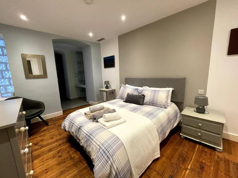 Stylish 2Br Contemporary Design Perfect Vacation Apartment ยิบรอลตาร์ ภายนอก รูปภาพ
